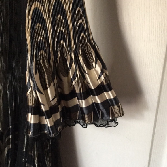 Lindi Dress - Picture 2 of 7